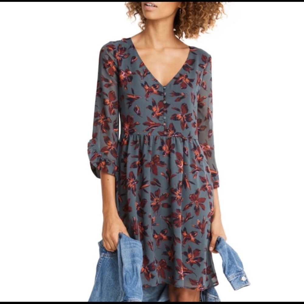 Moonblossom Ruffle-Sleeve Dress in Winter Orchid
